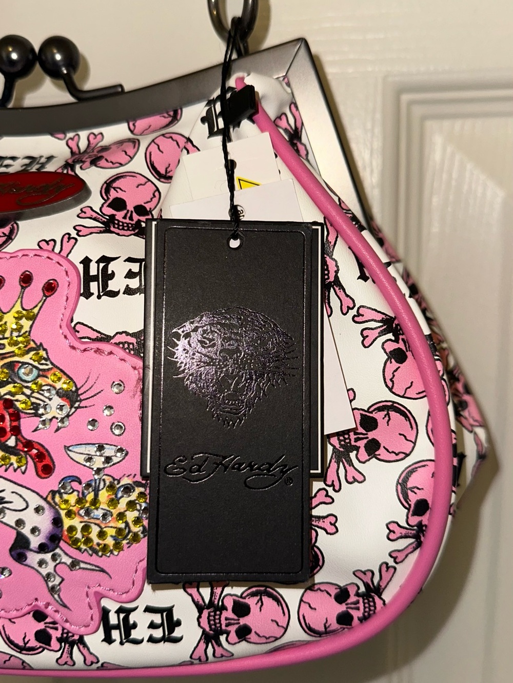 Ed Hardy Pink & White Skull Print Kiss-Lock Shoulder Bag - Picture 3 of 12